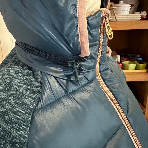 MICHEAL Micheal Kors puffer jacket with hood size 10/12 - Picture 4 of 10